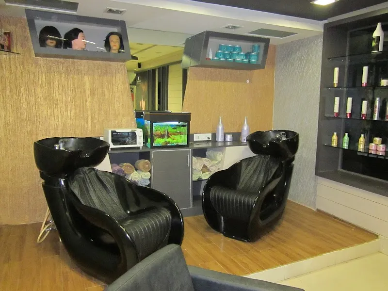 Fringes Unisex Salon