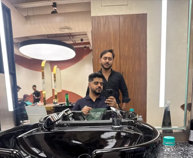 Geetanjali Salon - Vishal Mall, New Delhi