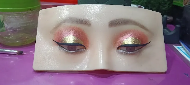 Khushi Beauty Salon & Classes