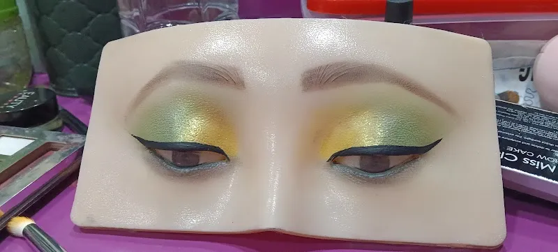 Khushi Beauty Salon & Classes