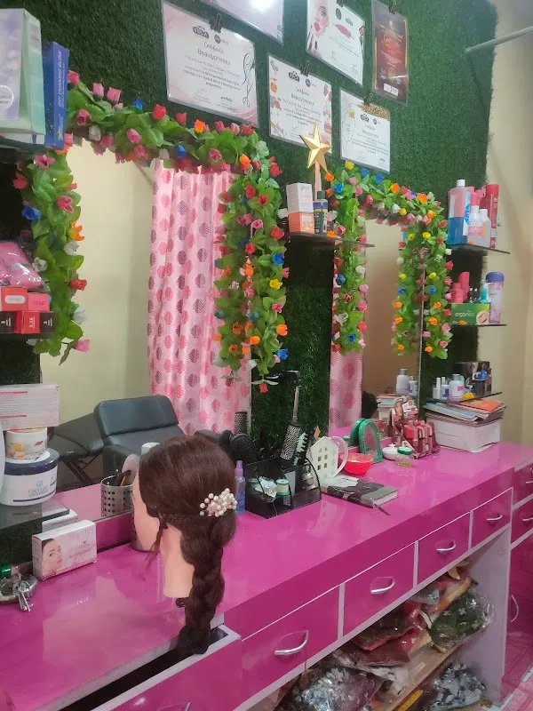 Khushi Beauty Salon & Classes