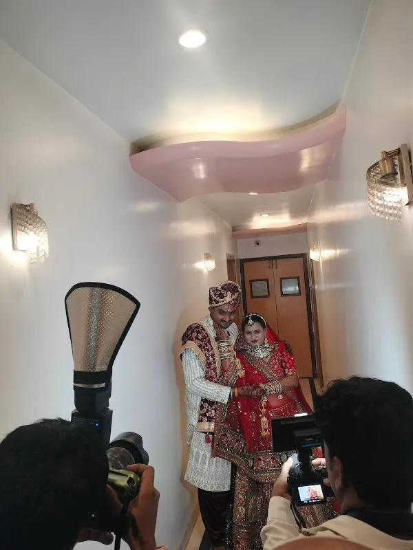 Khushi Beauty Salon & Classes