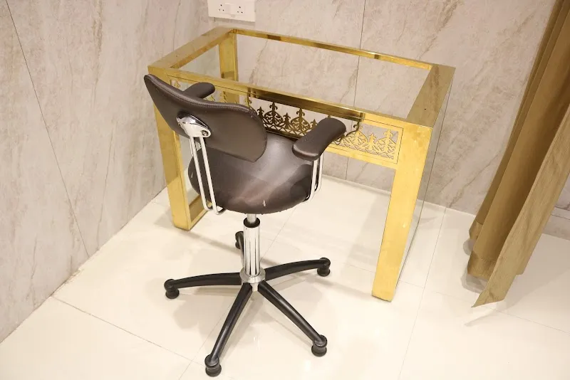 QBS Salon Gurunanak Colony