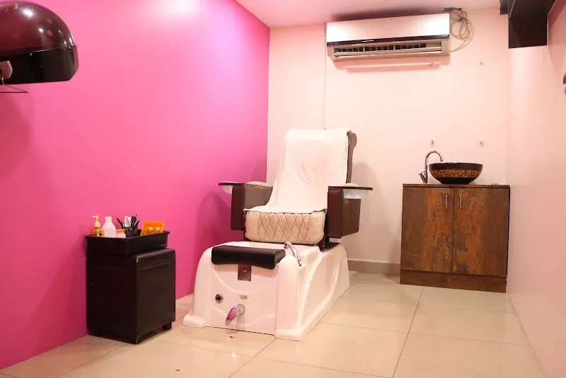 QBS Salon Gurunanak Colony