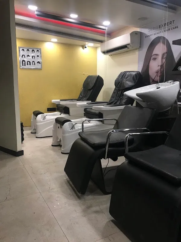 HeadznBeauty Unisex Salon Makeup & Academy