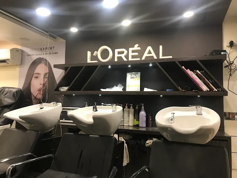 HeadznBeauty Unisex Salon Makeup & Academy