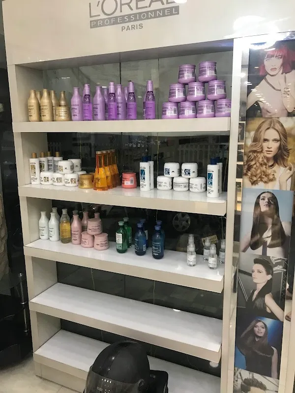 HeadznBeauty Unisex Salon Makeup & Academy