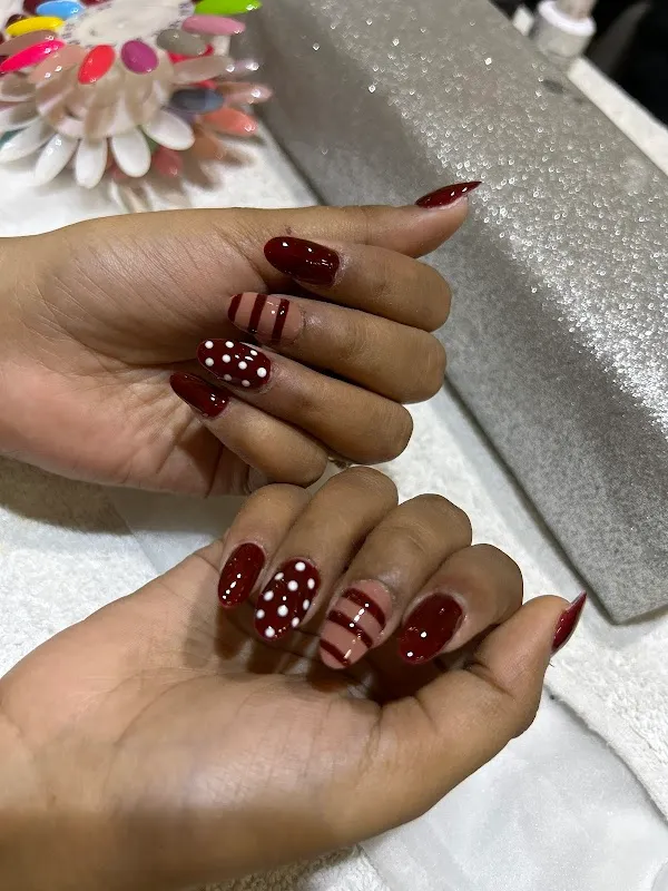 HeadznBeauty Unisex Salon Makeup & Academy