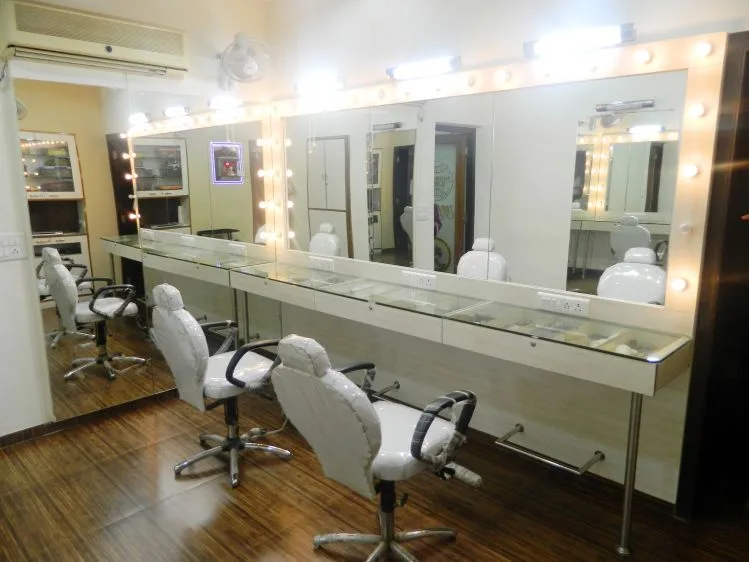 Kalgi Salon And Academy