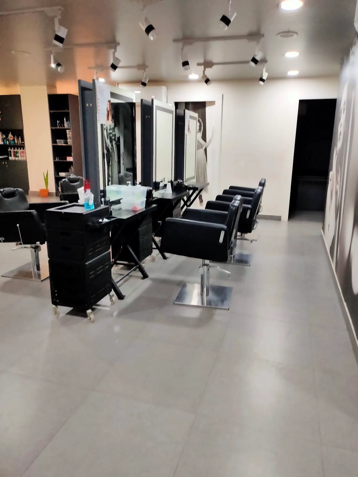 Lakme Salon in K R Puram,Bengaluru