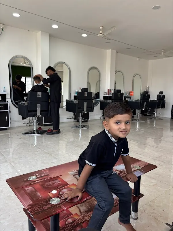 AGD Unisex Salon