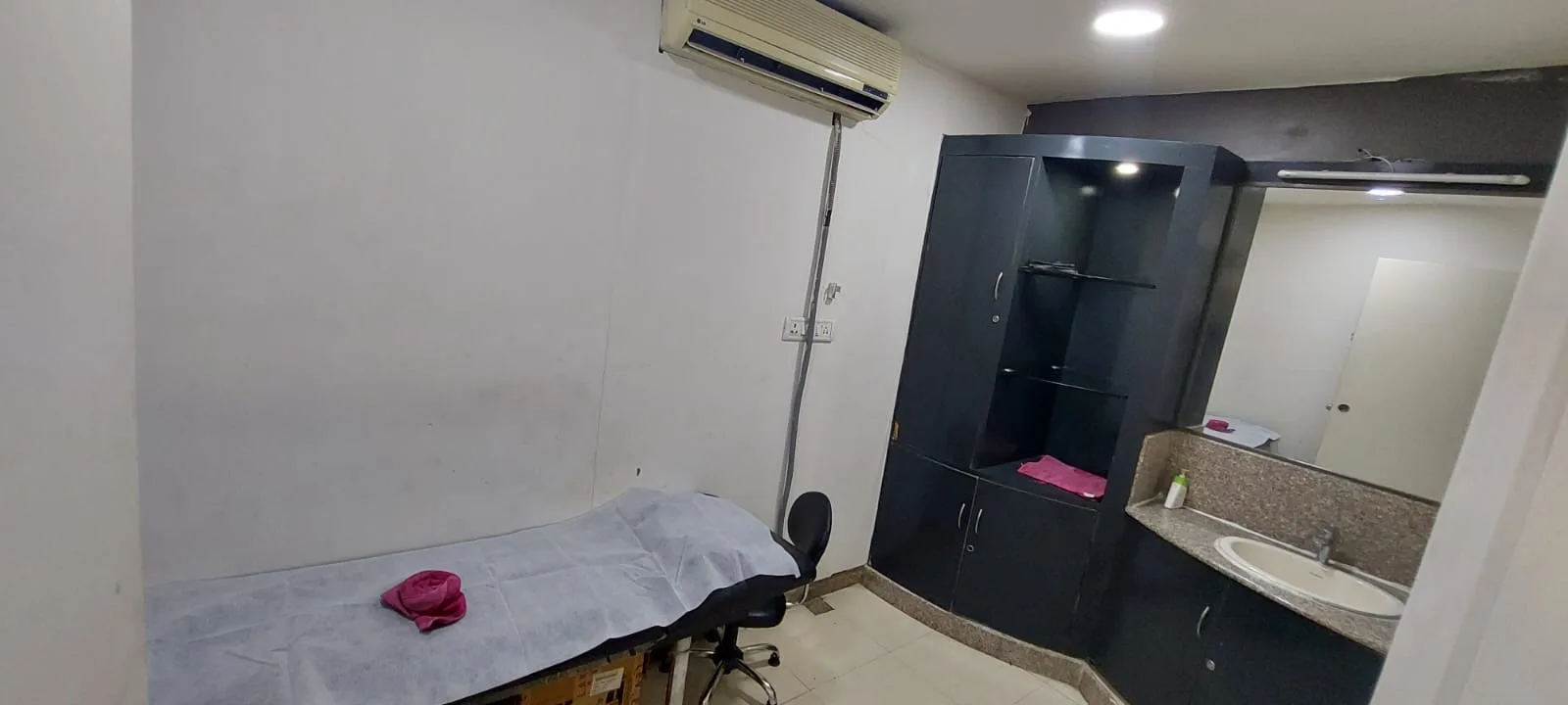 Lakme Salon in King Koti,Hyderabad