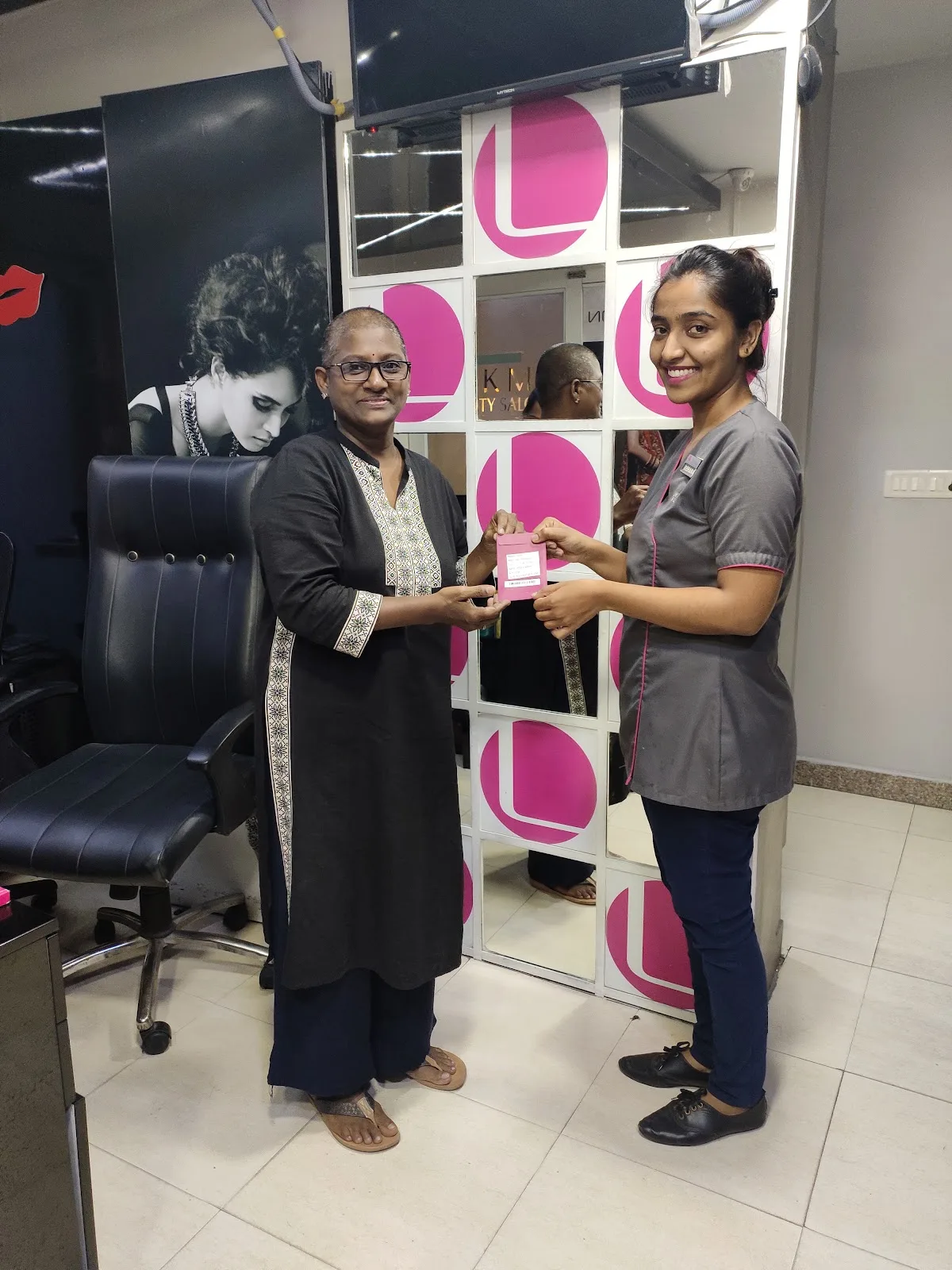 Lakme Salon in King Koti,Hyderabad