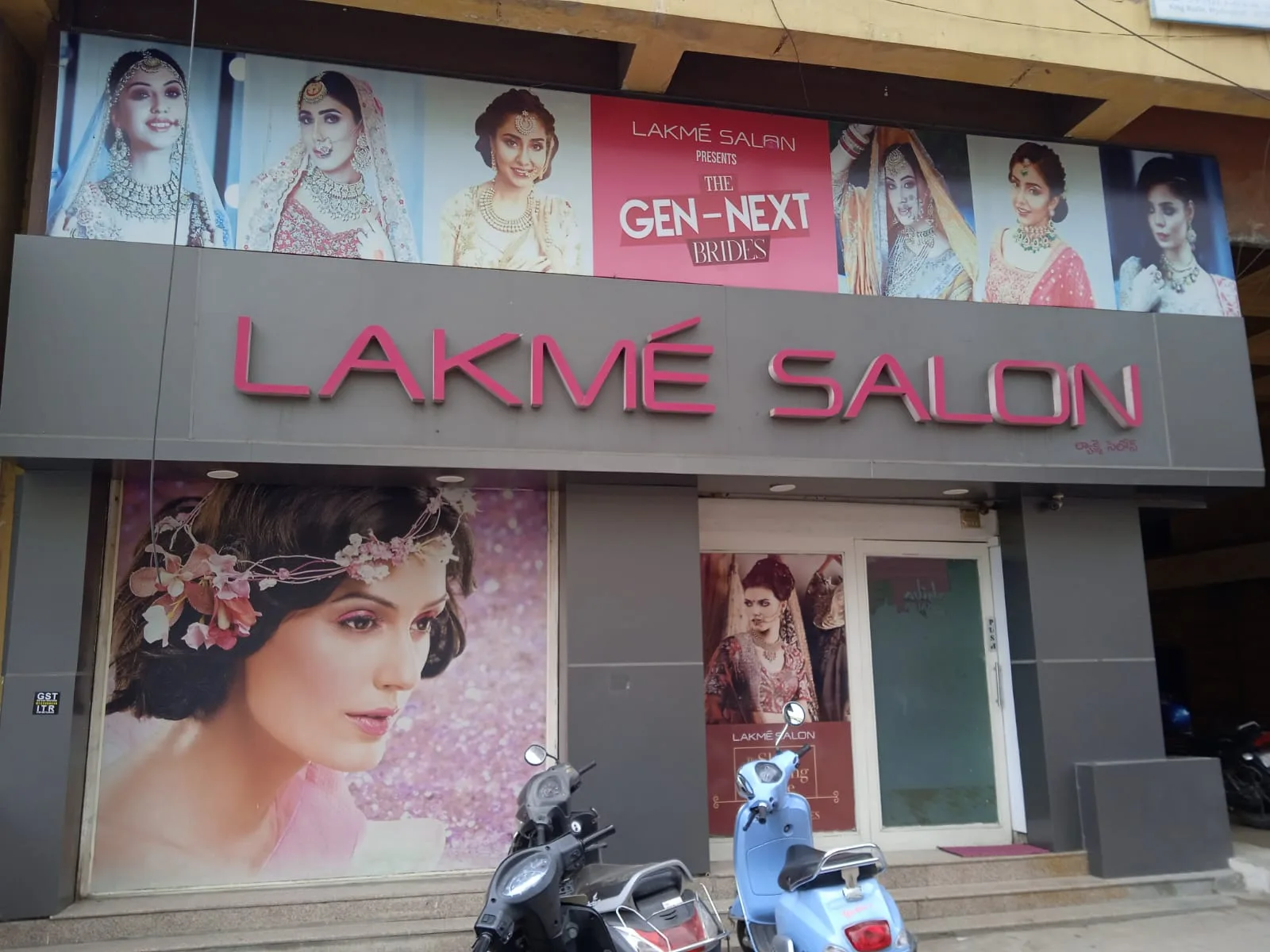 Lakme Salon in King Koti,Hyderabad