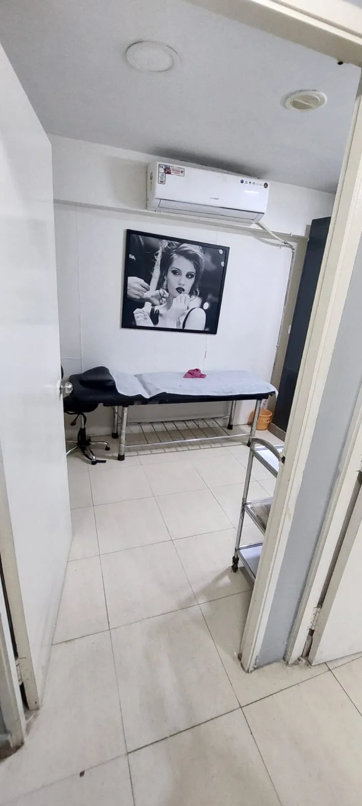Lakme Salon in King Koti,Hyderabad