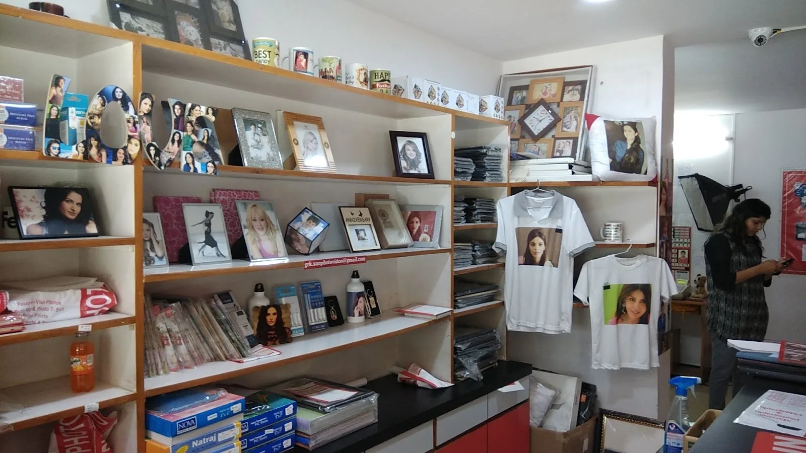 Sun Photo ( Subhash Chowk) Photo Studio in Ahmedabad, Wedding Photographers & Cinematographer, Photo Frames