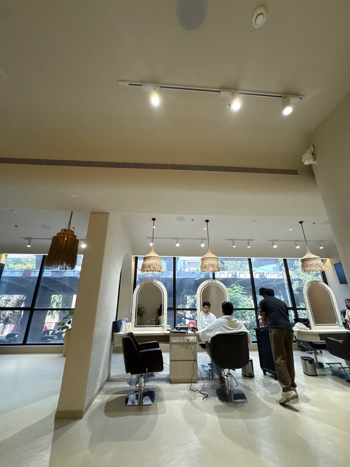 MAGIC SALON, JUHU