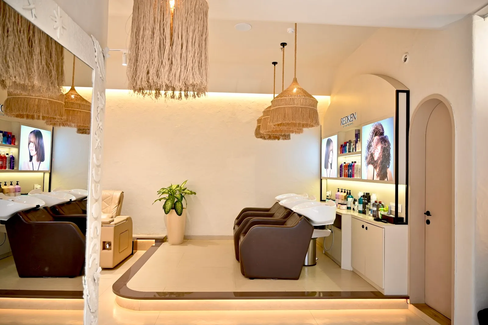 MAGIC SALON, JUHU