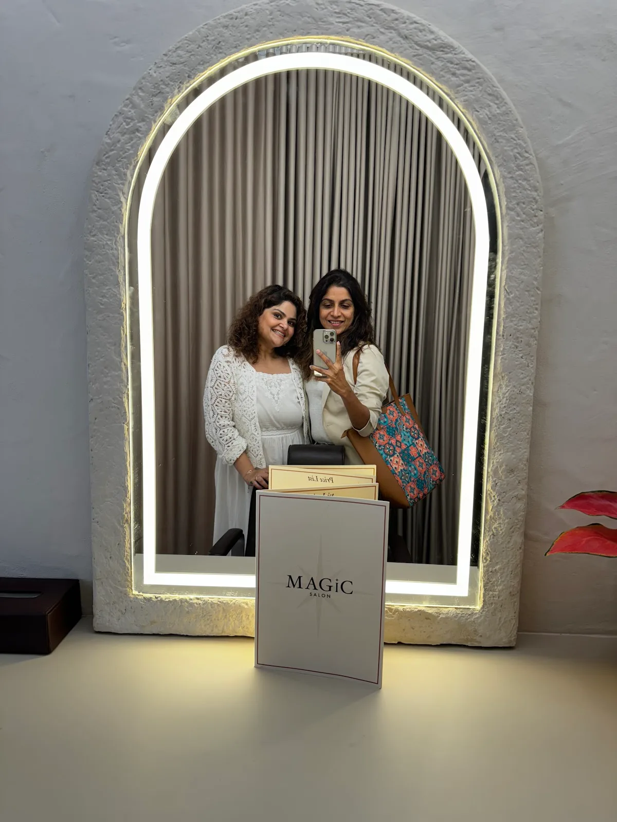 MAGIC SALON, JUHU