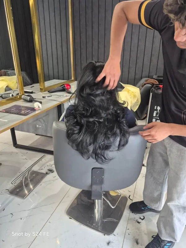 Profile The Chain Of Salons- Kalkere
