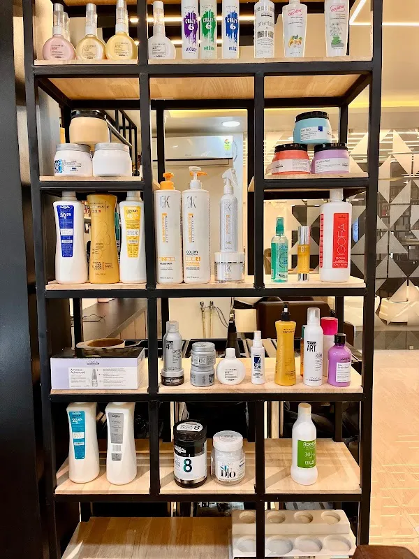 Mirrors by Sushree : Unisex Salon