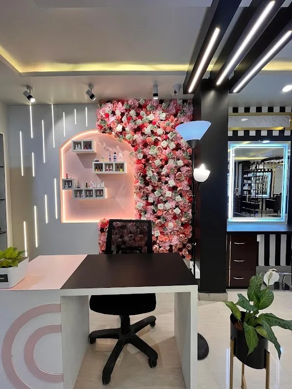 Mirrors by Sushree : Unisex Salon