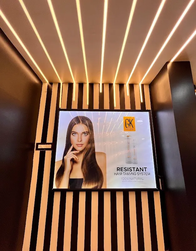 Mirrors by Sushree : Unisex Salon