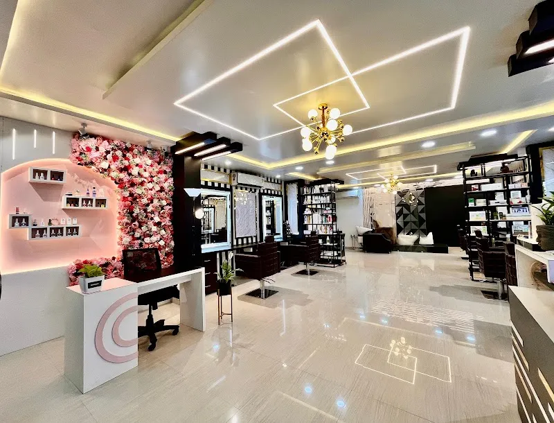 Mirrors by Sushree : Unisex Salon