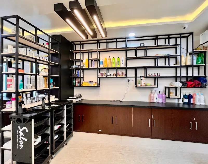 Mirrors by Sushree : Unisex Salon