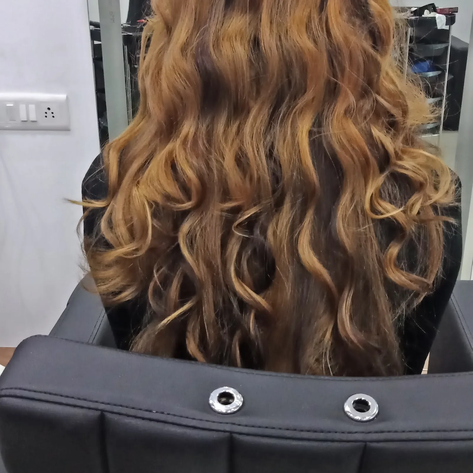 Looks Beauty Hair Studio