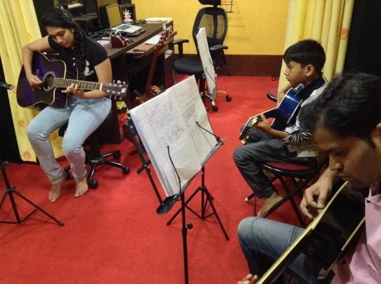 Madhur Guitar Classes and Recording Studio
