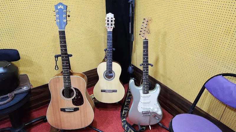 Madhur Guitar Classes and Recording Studio