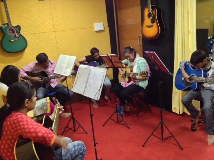 Madhur Guitar Classes and Recording Studio