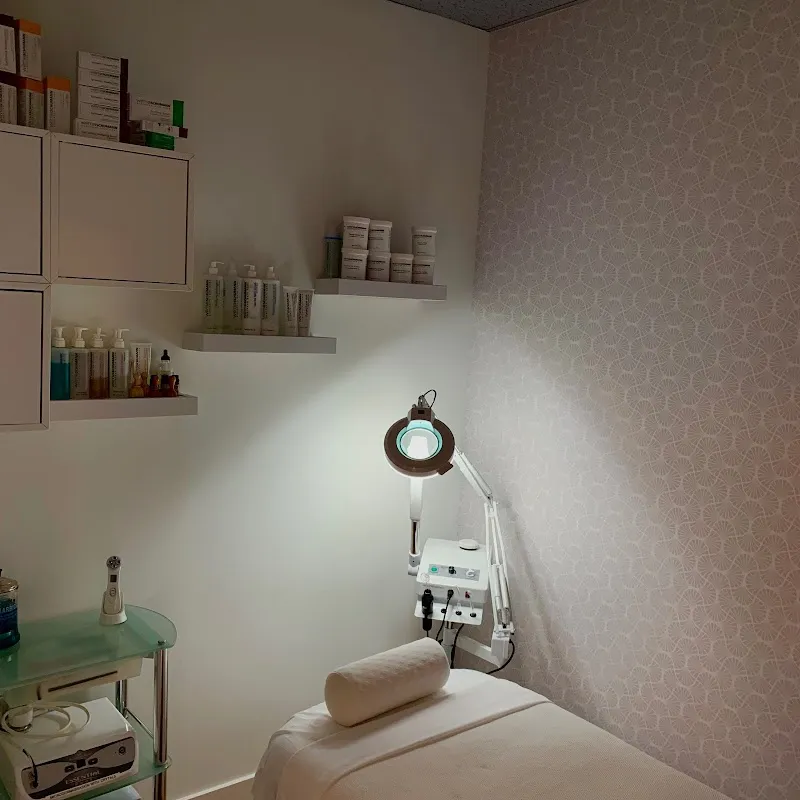 Barehandspa LLC