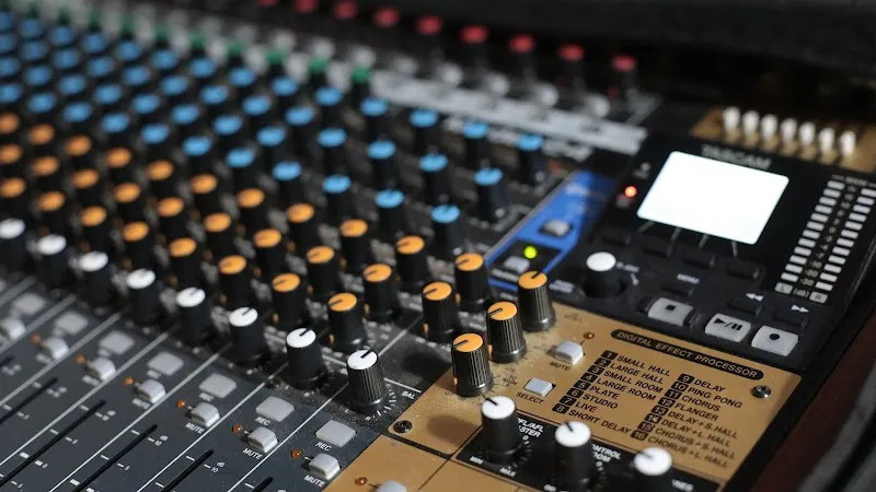 SOUNDS LAB RADIO JOKCEY TRAINING & AUDIO PRODUCTION INSTITUTE