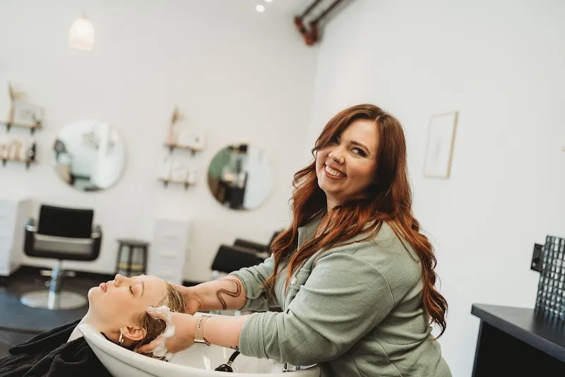 Salon Willow