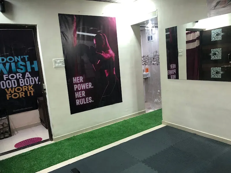 Queen of power women's fitness