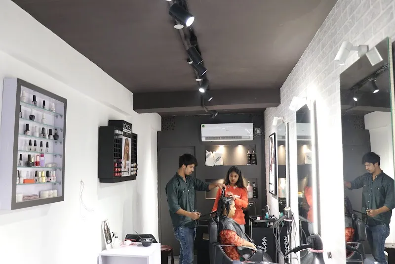 NEW ICONIC SALON