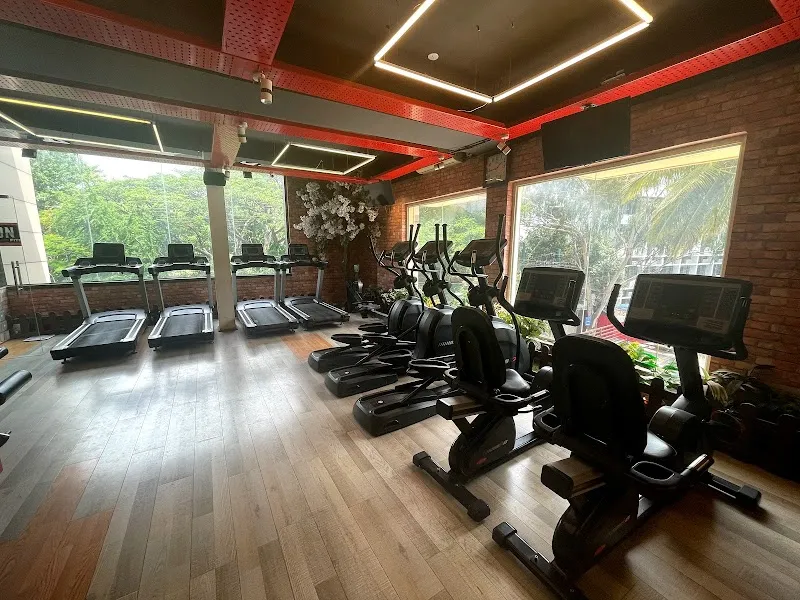 ICONIC FITNESS KORAMANGALA 5th BLOCK - Largest fitness chain in Bangalore | Best Rated | Unisex Fitness Centers | Gx Studios