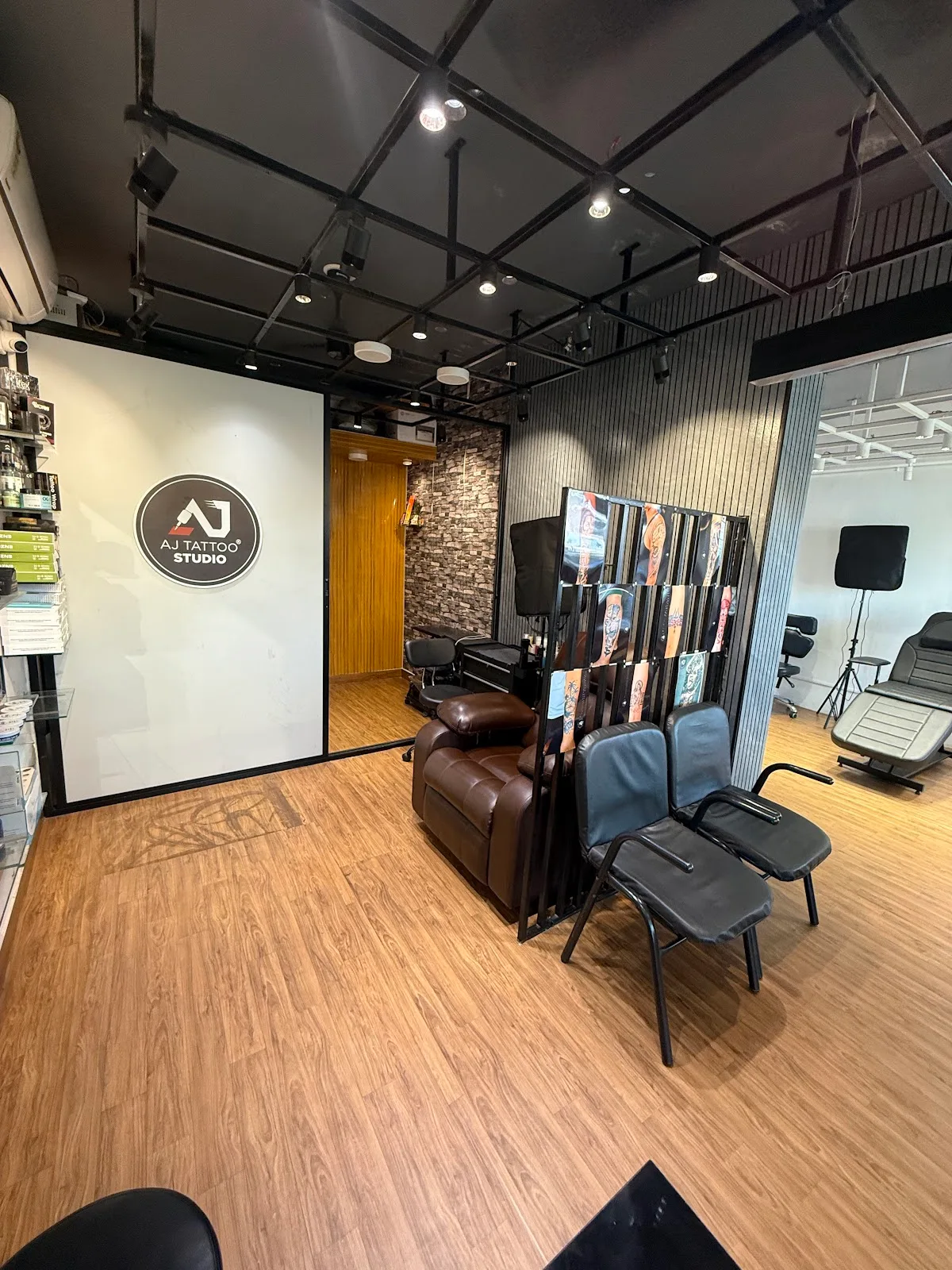 AJ TATTOO STUDIO
