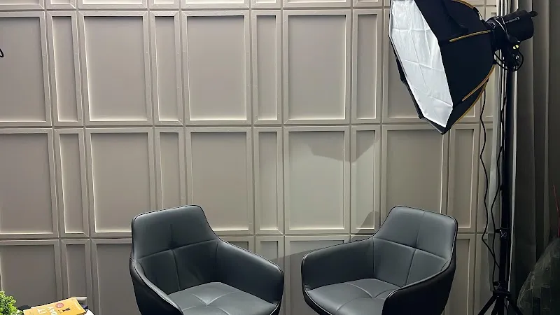 Studio D Square