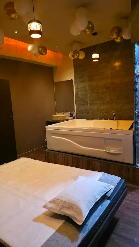 Golden Leaf Spa Dadar