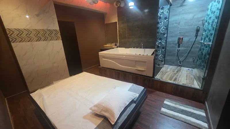 Golden Leaf Spa Dadar