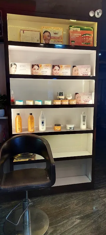 GLOW WELL FAMILY SALON