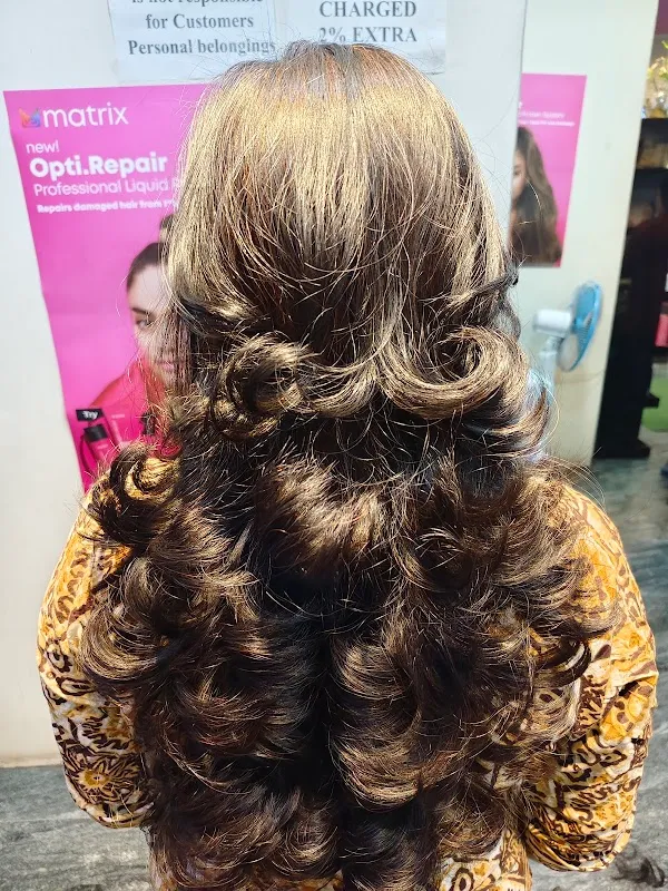 GLOW WELL FAMILY SALON