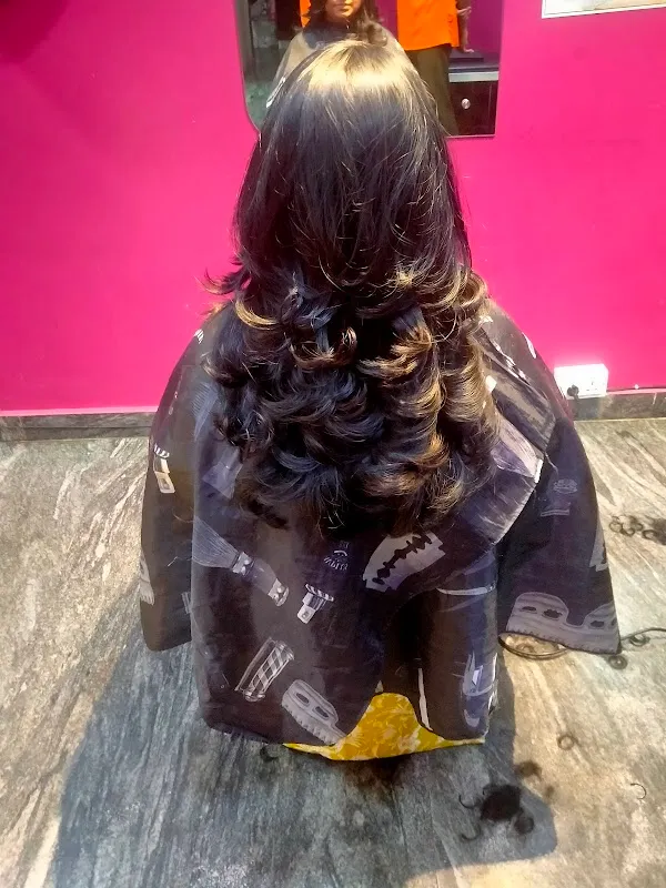 GLOW WELL FAMILY SALON