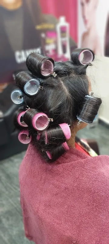 GLOW WELL FAMILY SALON