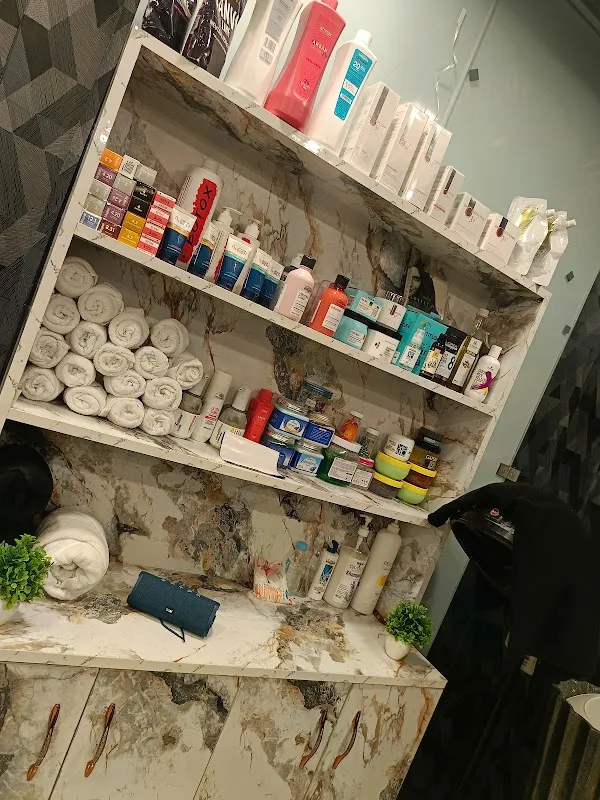 SIGNATURE ( THE LUXE UNISEX SALON)