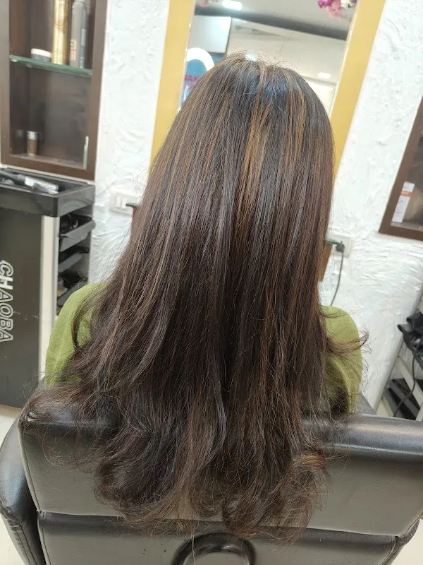 Beluga the Salon