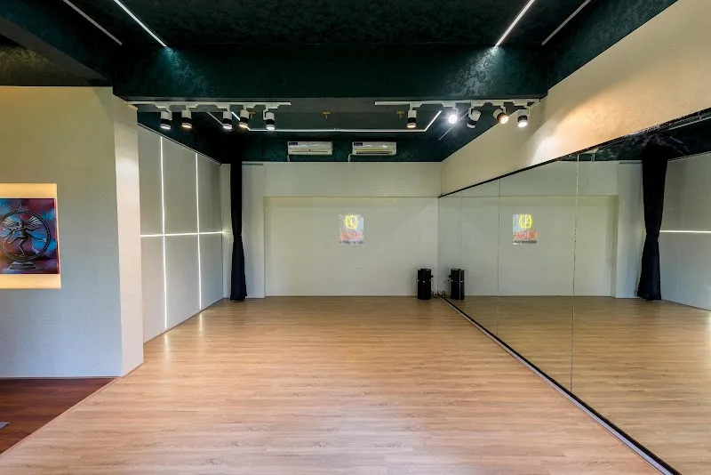 Iona multifunctional studio